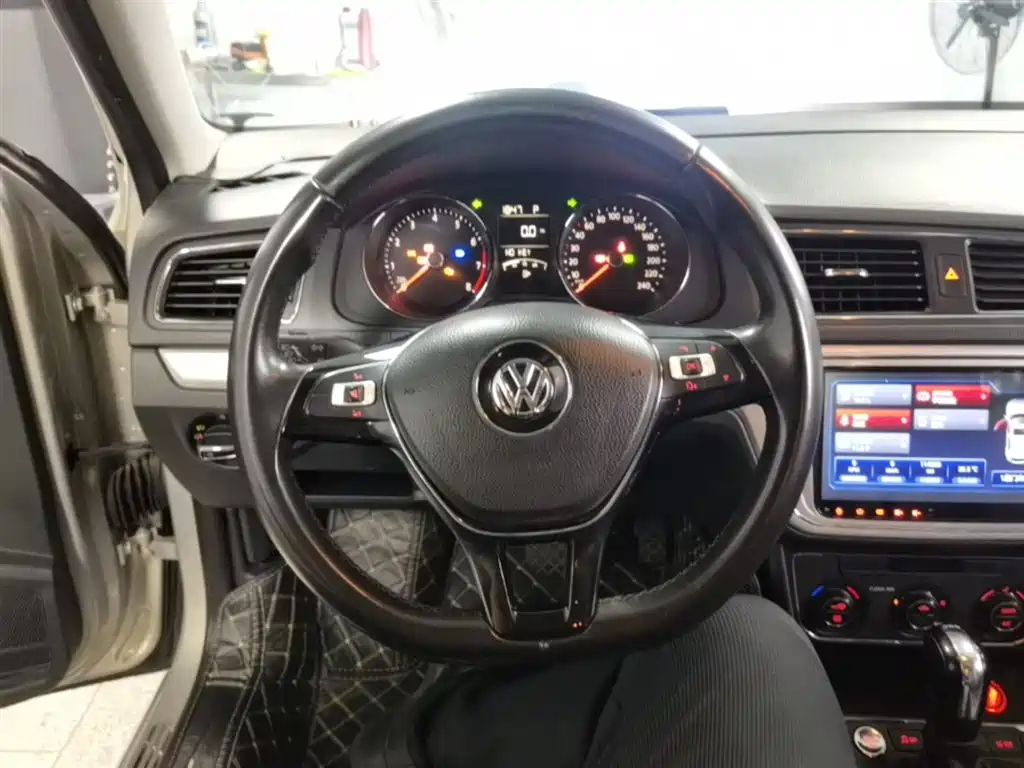 Volkswagen Lavida 2017 230TSI DSG Comfort Edition фото 11