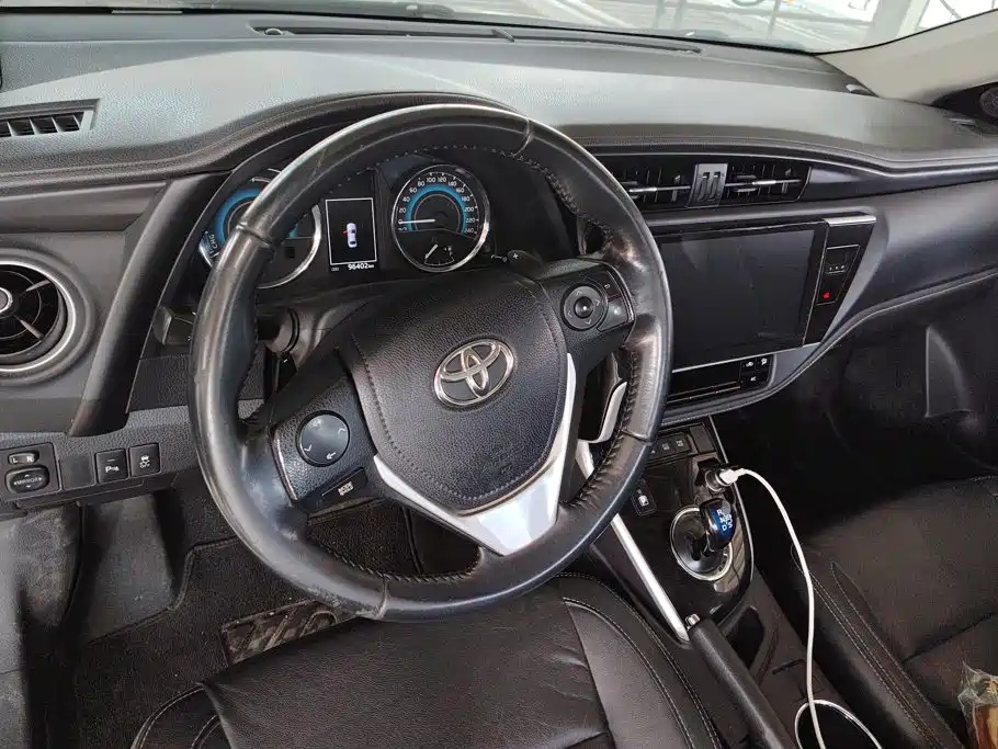 Фото 12 - Toyota Corolla