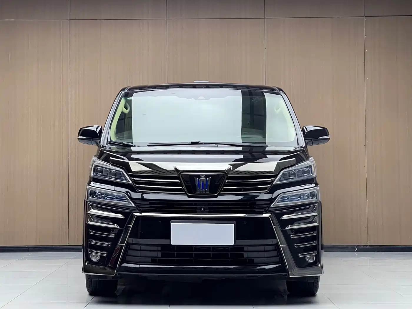 Toyota Vellfire 2020 Twin Engine 2.5L HV Premium Edition фото 2