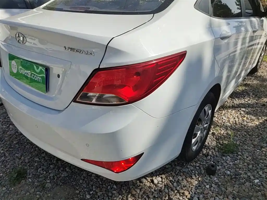 Hyundai Verna 2016 1.4L Manual Smart GLS фото 8