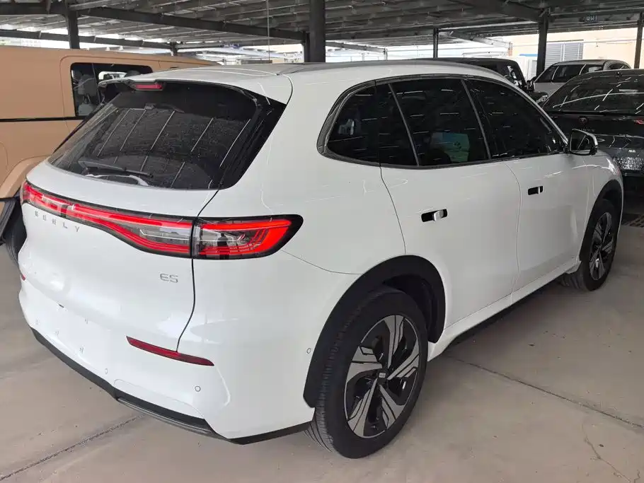 Фото 3 - Geely Galaxy Galaxy E5