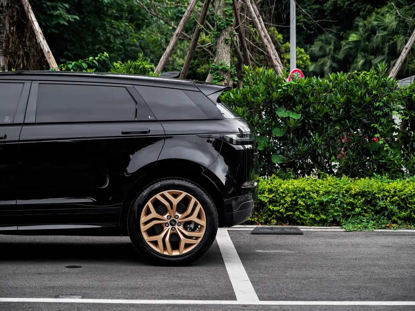 Land Rover Range Rover Evoque 2023 Range Rover Evoque L 249PS Luxury Edition фото 19