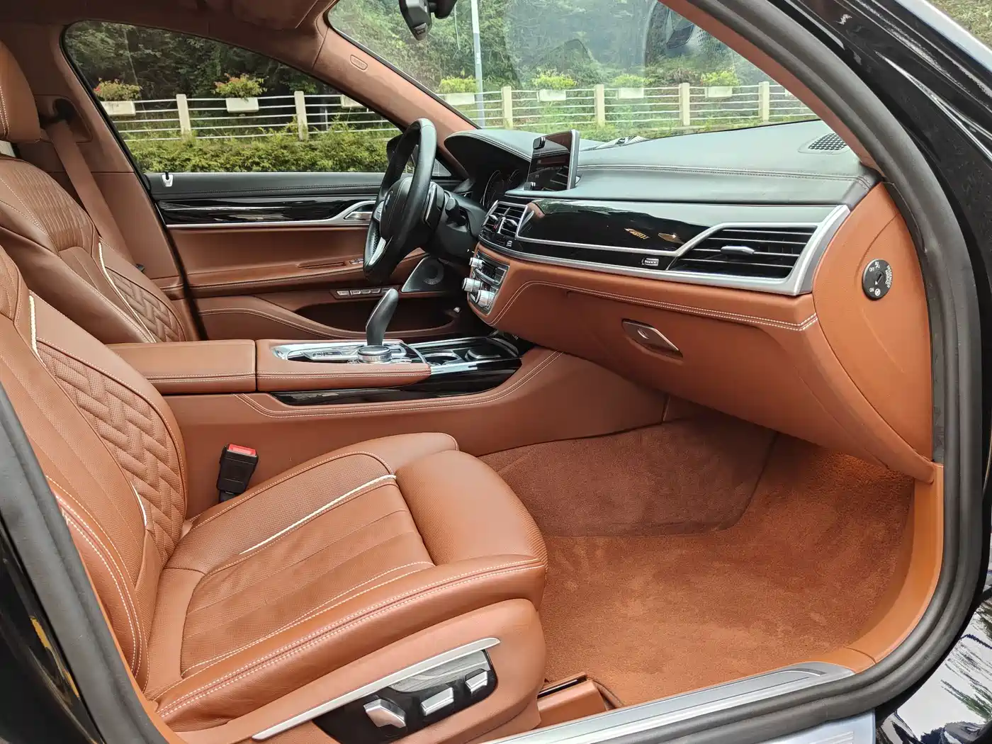 BMW 7 Series 2018 750Li xDrive M Sport Package фото 24