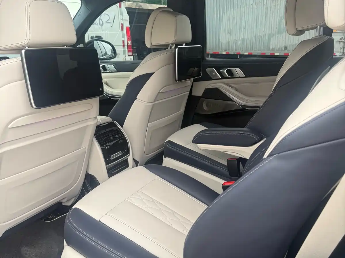 Фото 6 - BMW X7