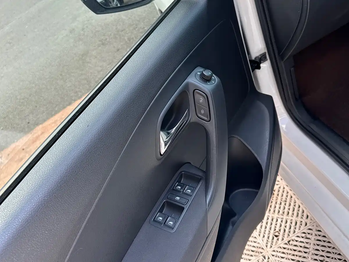 Volkswagen Polo 2018 1.5L Auto Safe Drive фото 11