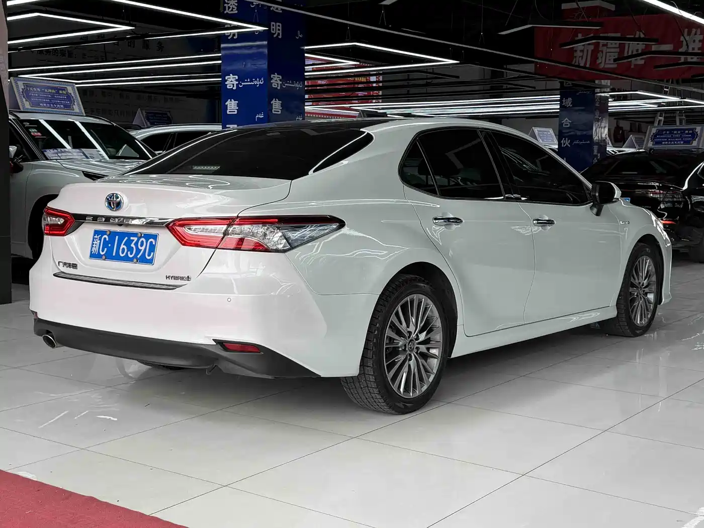 Toyota Camry 2019 Facelift Hybrid 2.5HG Luxury Edition фото 9