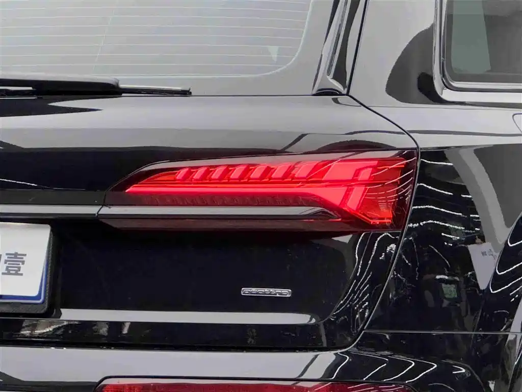 Audi Q7 2024 45 TFSI quattro S line Black Warrior фото 18