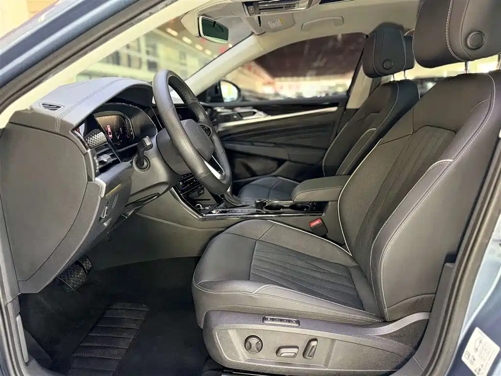 Volkswagen Passat 2022 330TSI Starry Sky Premium Edition фото 17