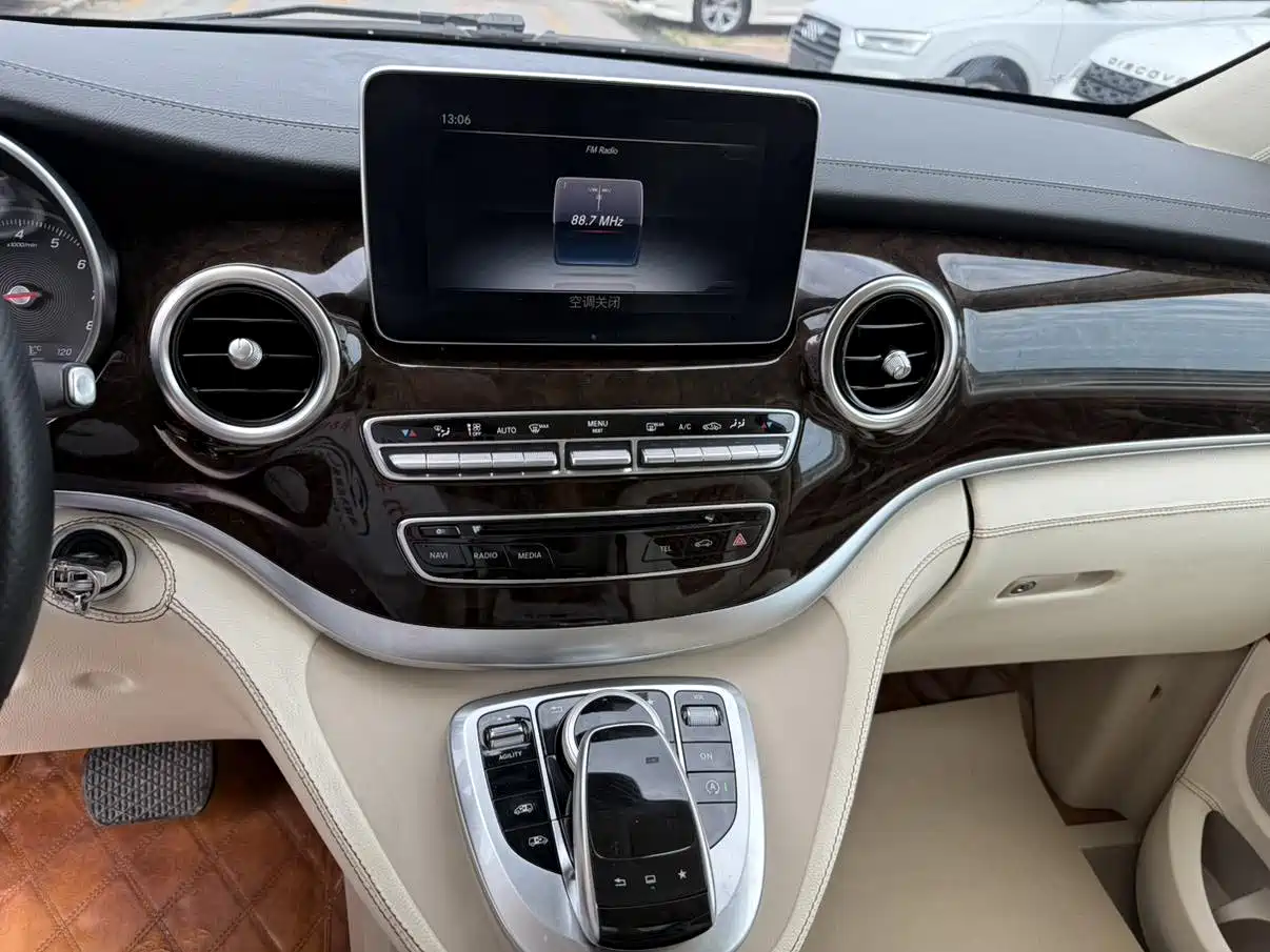 MERCEDES-BENZ V CLASS