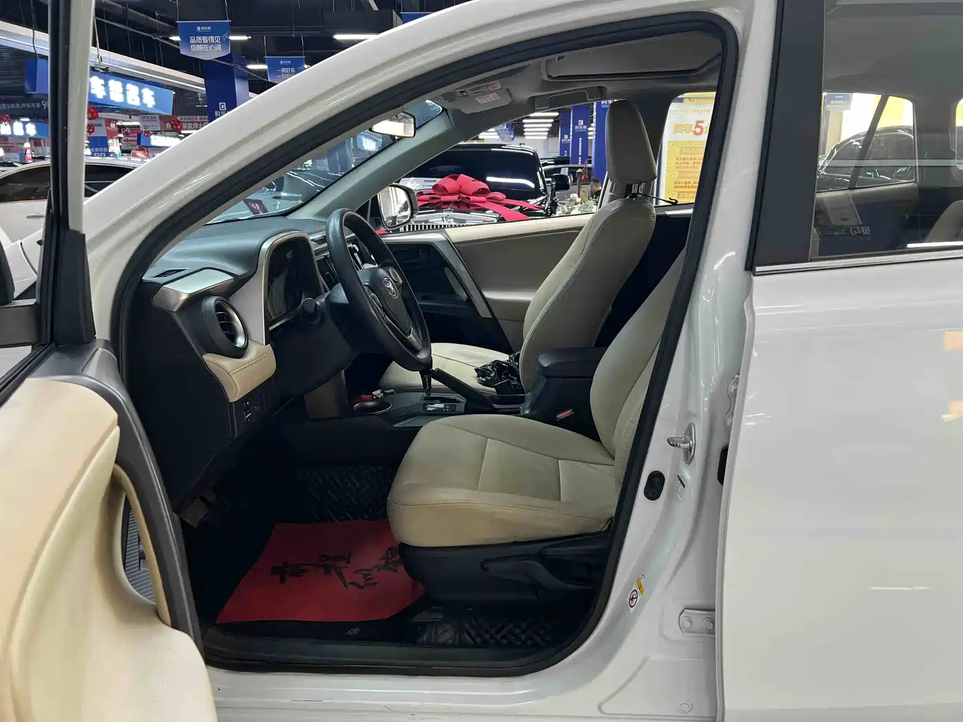 Toyota RAV4 Rongfang 2015 2.0L CVT 2WD Trend Edition фото 11
