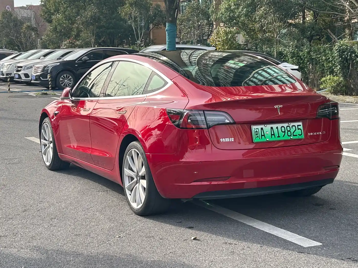 TESLA MODEL 3
