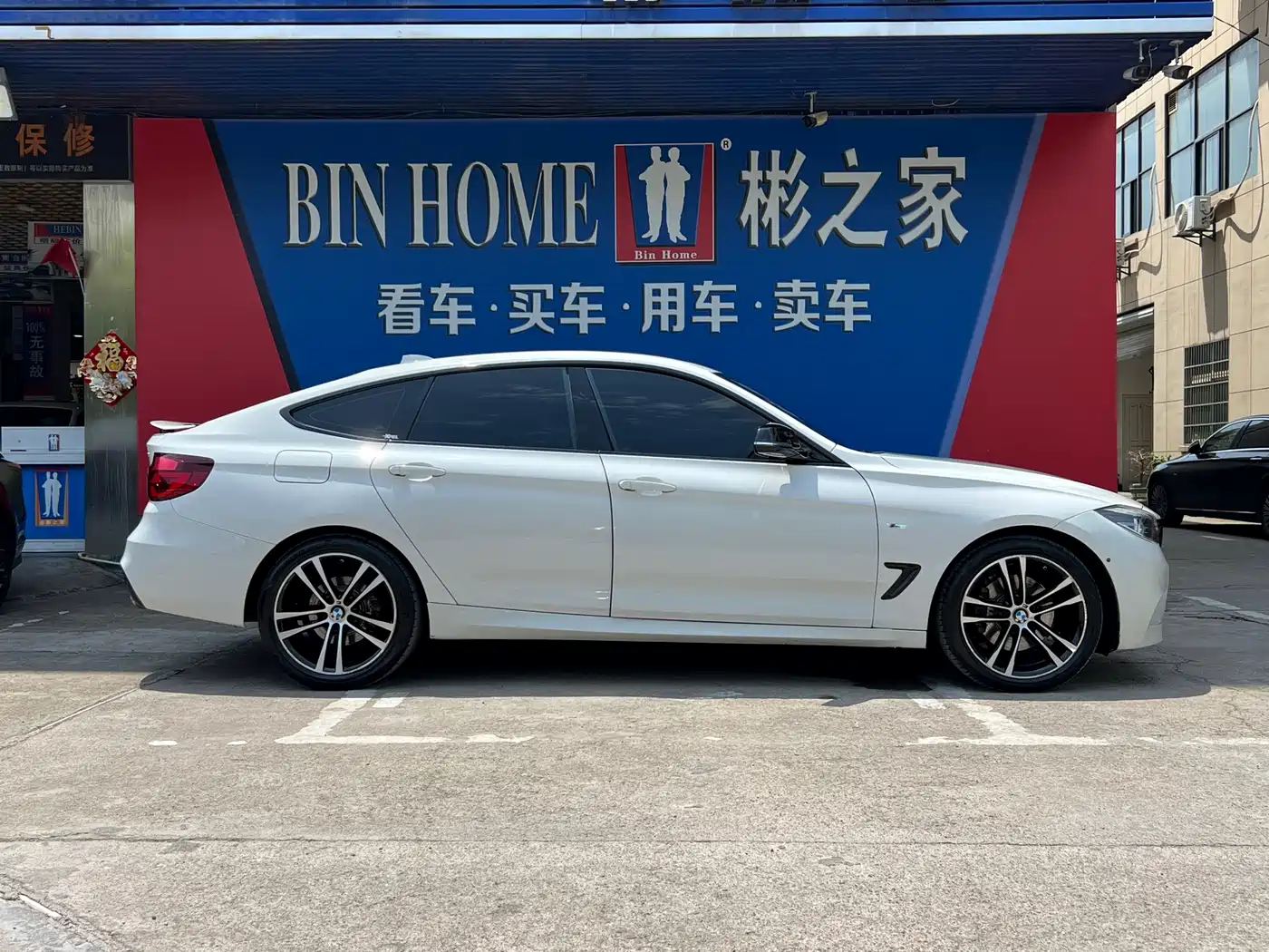 BMW 3 Series GT 2019 330i xDrive M Sport Black Night Edition фото 11