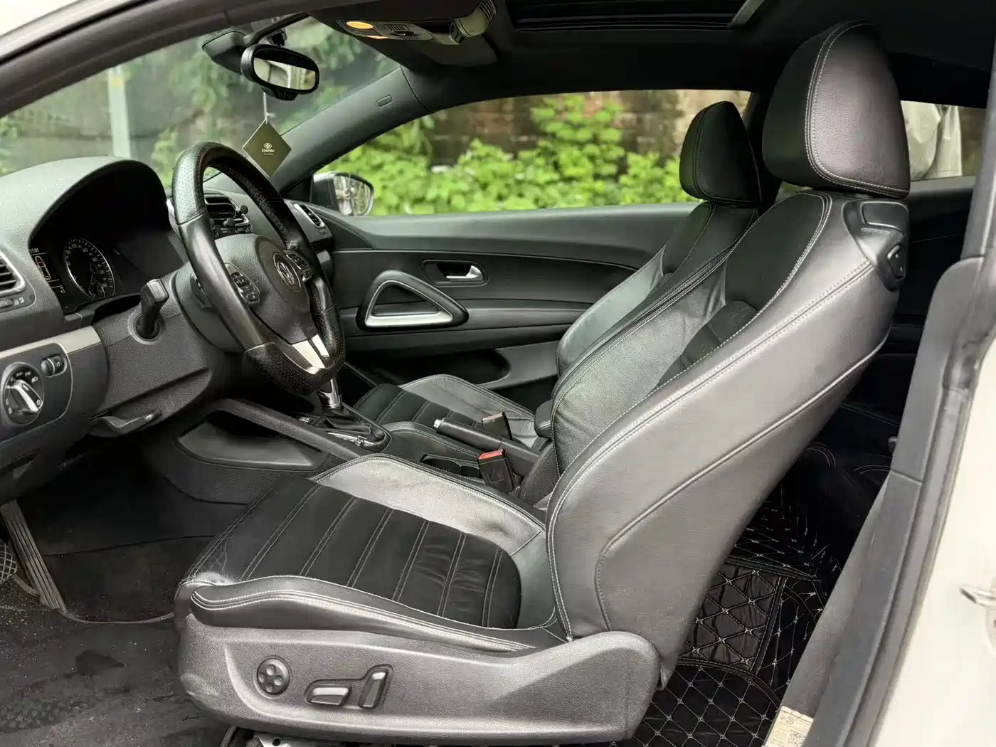 Volkswagen Scirocco 2013 2.0TSI Million Mile Edition фото 3