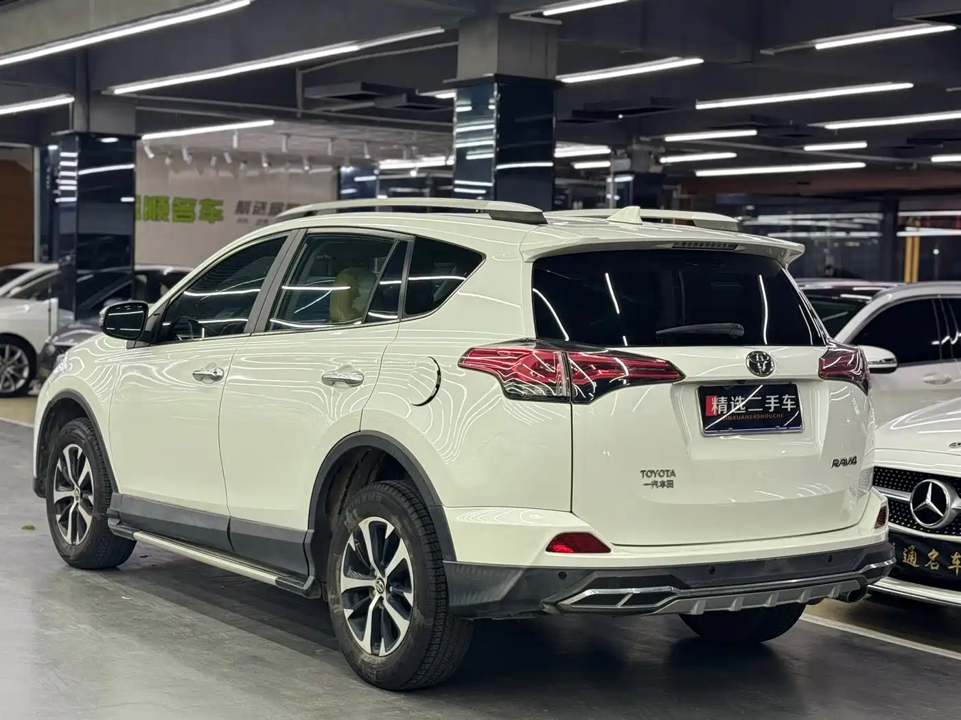 Toyota RAV4 Rongfang 2016 2.0L CVT 2WD Trend (China V) фото 10