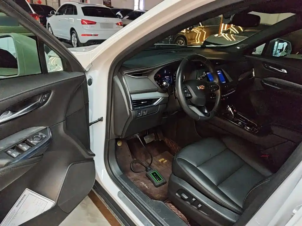 Cadillac XT4 2022 2021 28T FWD Premium Edition