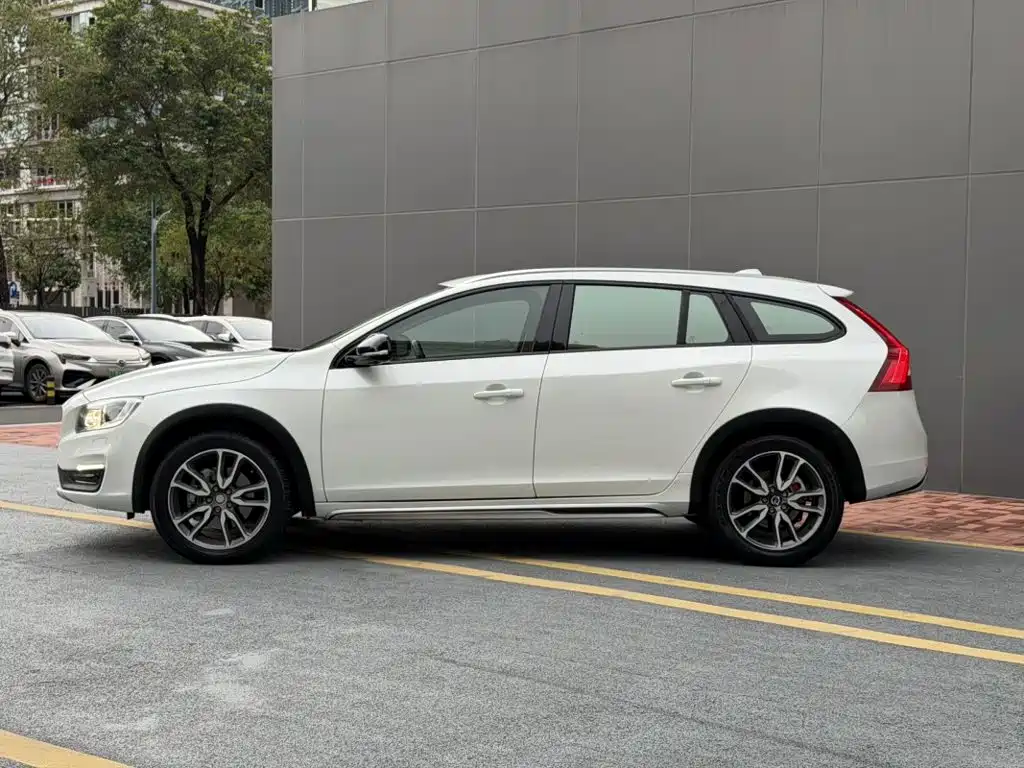 Фото 11 - Volvo V60