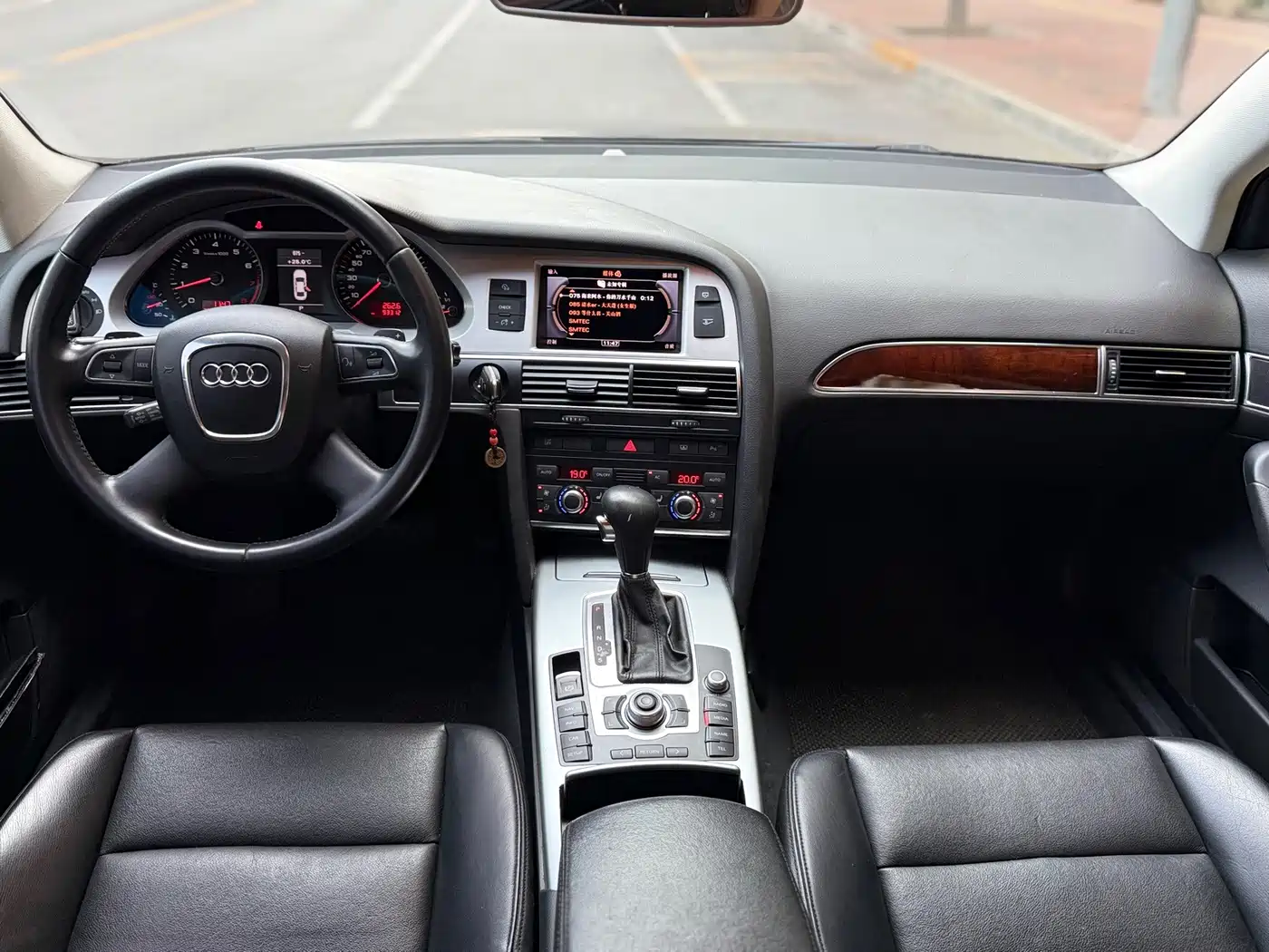 Photo 6 - Audi A6L