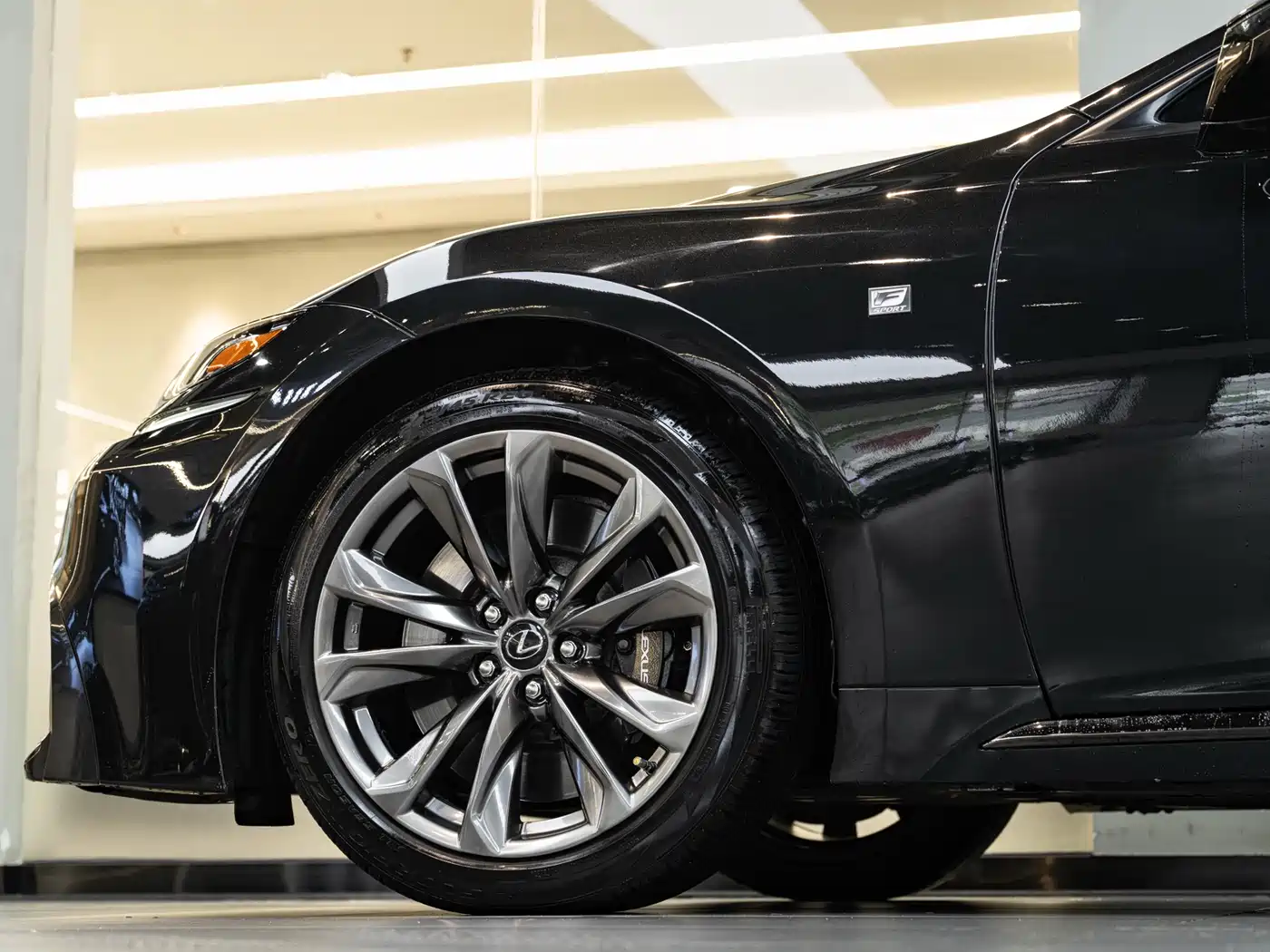 Lexus LS 2018 500h F SPORT China V фото 7