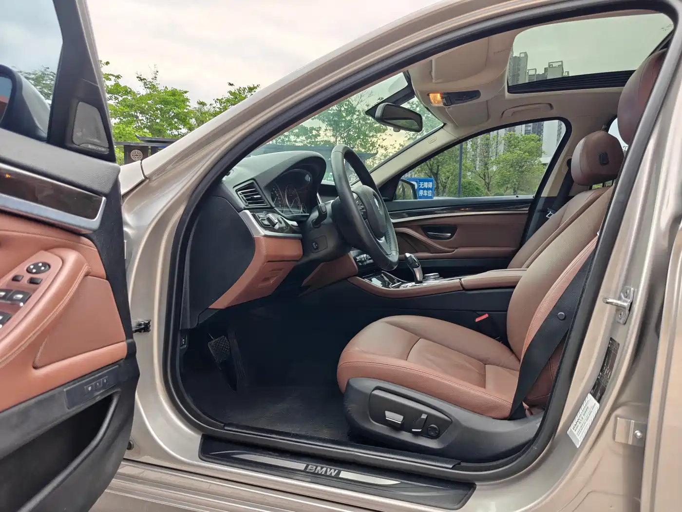 BMW 5 Series 2014 528Li Leading Edition фото 10