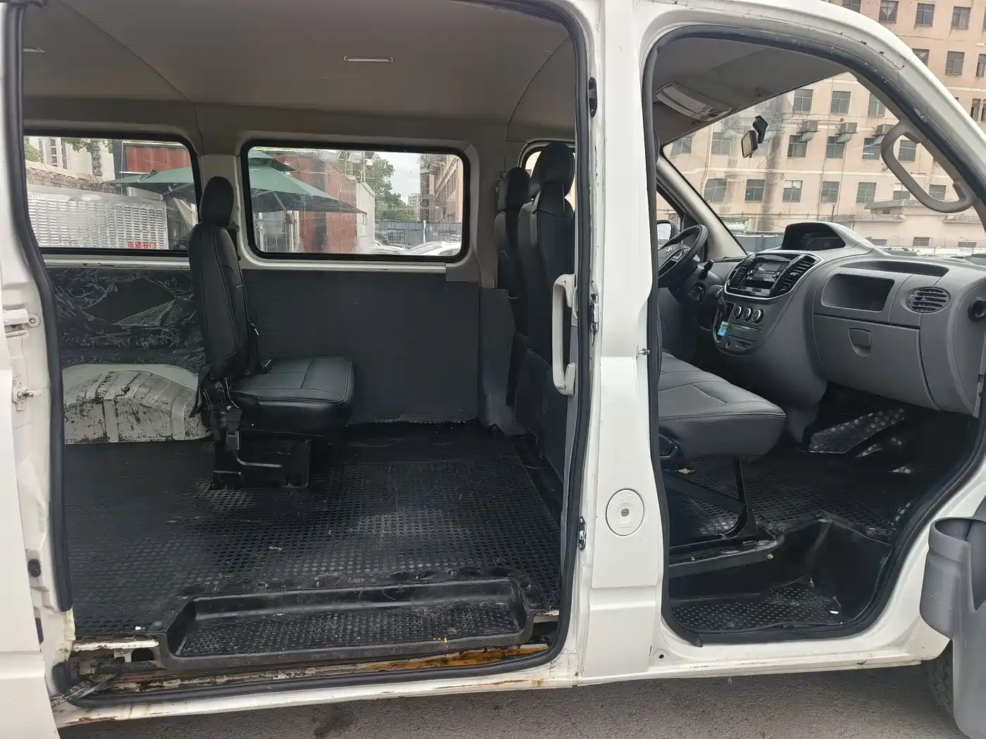Maxus Xintu V80 2018 2018 2.5T AMT Elite Short Wheelbase Ultra-Low Roof 5-6 Seater