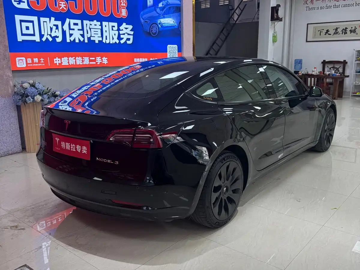 TESLA MODEL 3