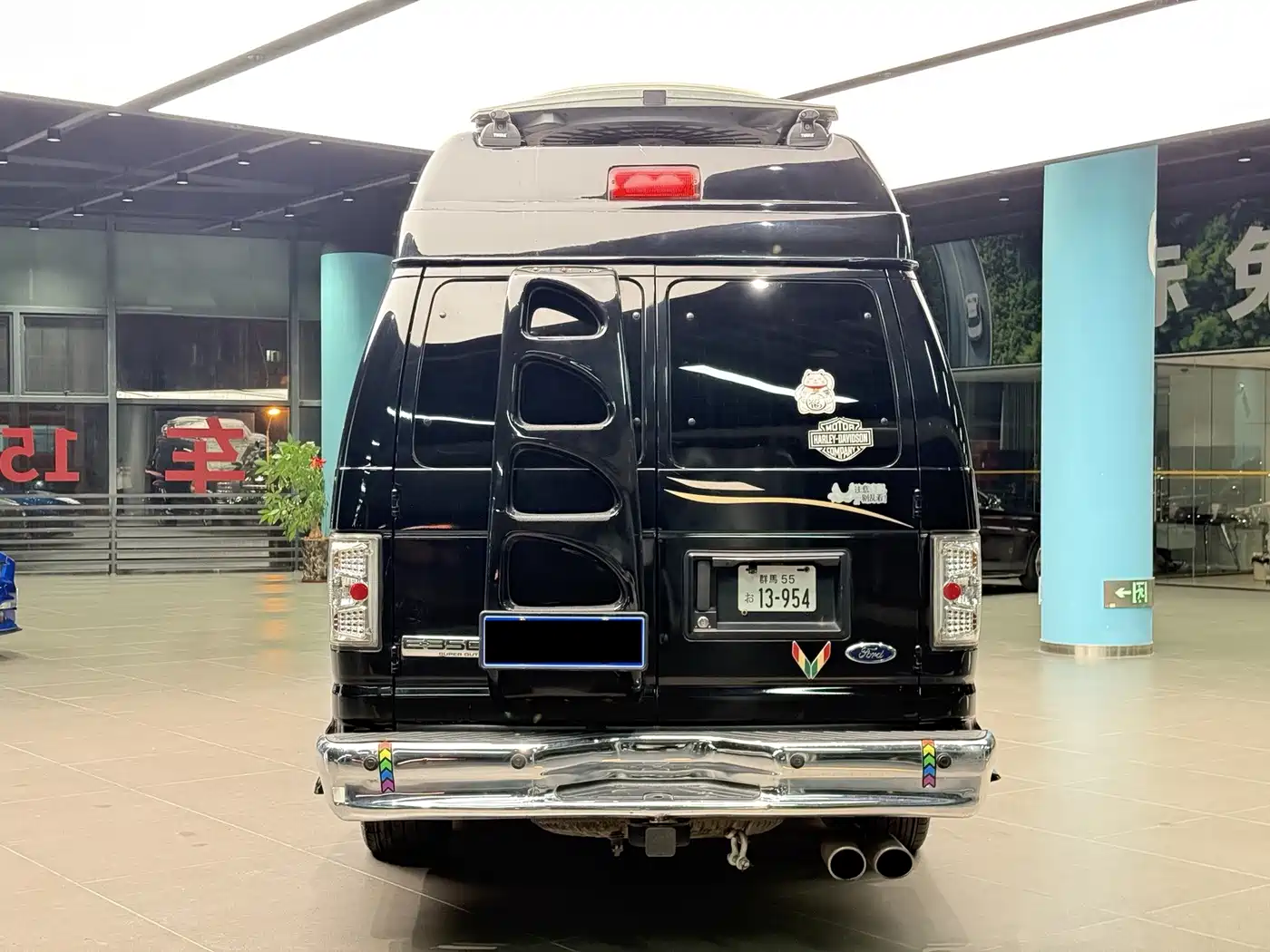 Ford E350 2011 2011 5.4L Platinum Edition