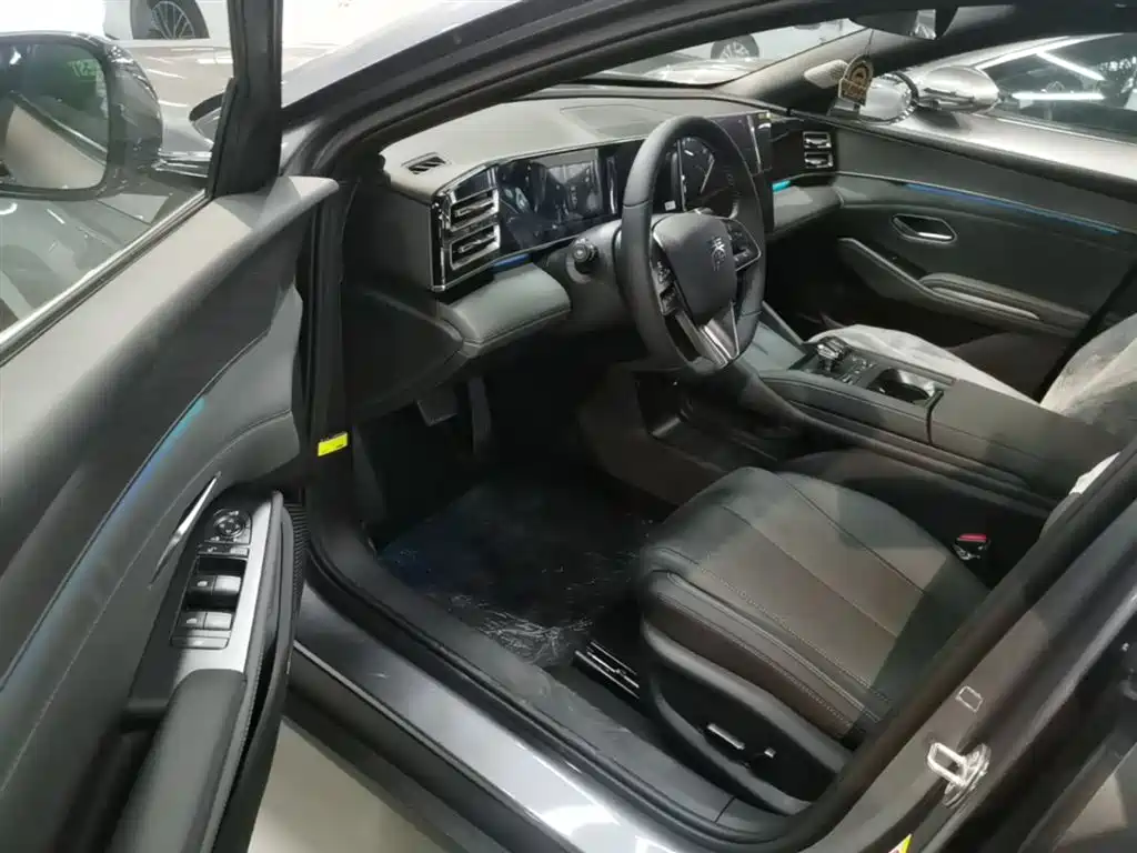 BYD Qin L 2024 DM-i 120KM Excellence Model фото 15
