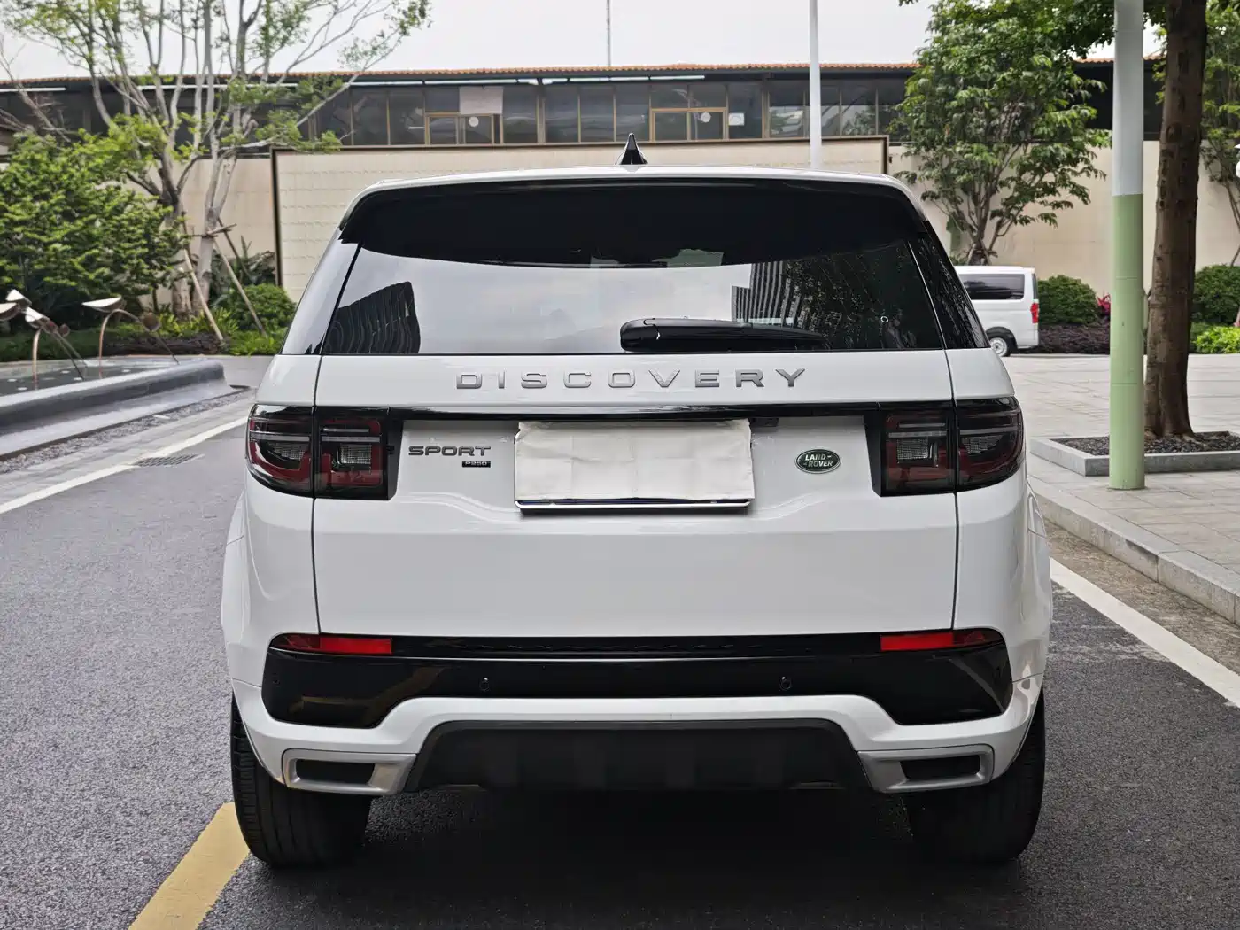 Land Rover Discovery Sport 2023 249PS R-Dynamic S Performance Version фото 3