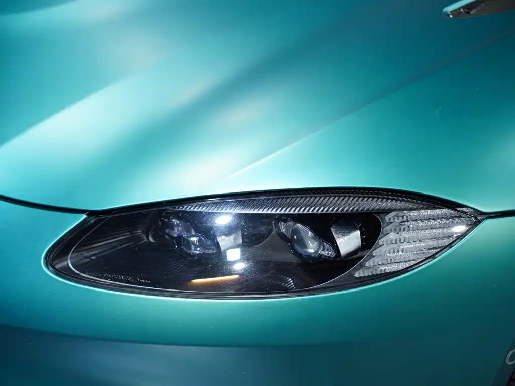 Фото 4 - Aston Martin Vantage