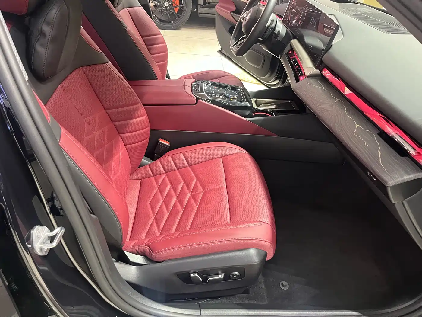 BMW 5 Series 2025 530Li Premium M Sport Package фото 22