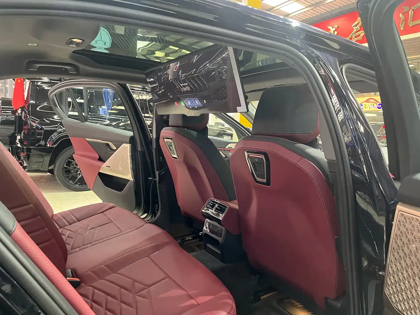BMW 5 Series 2025 530Li Premium M Sport Package фото 25