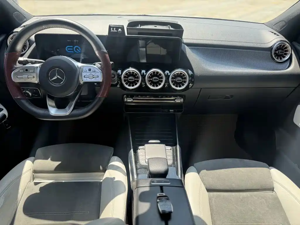 Photo 6 - Mercedes-Benz EQA