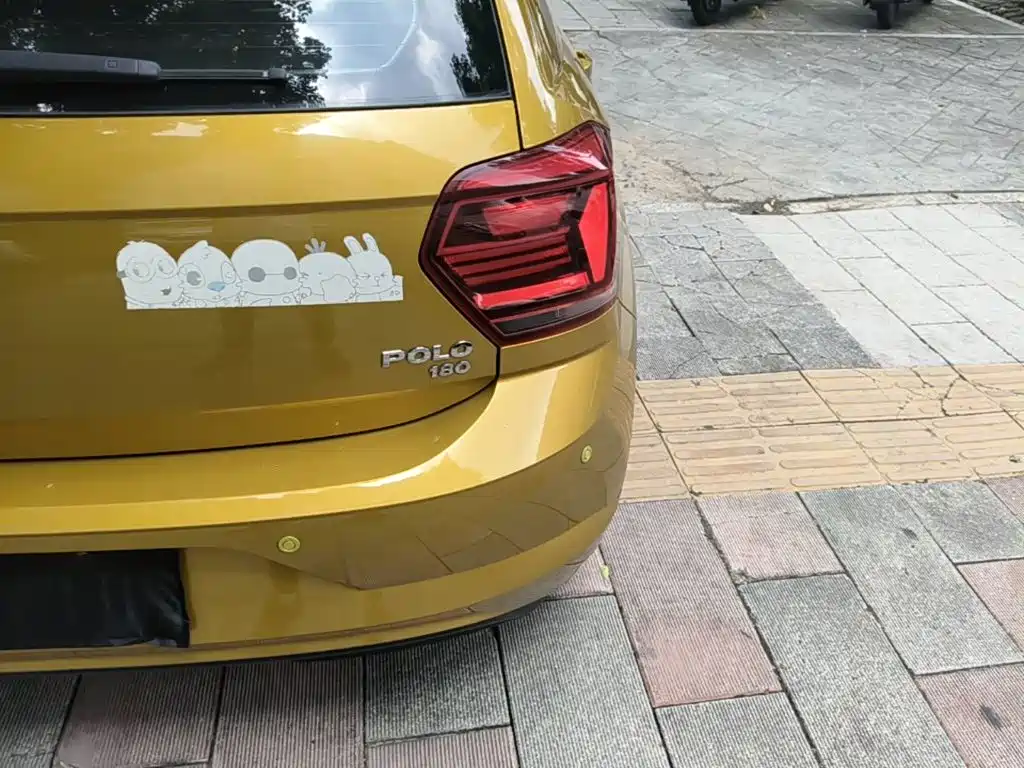VOLKSWAGEN POLO