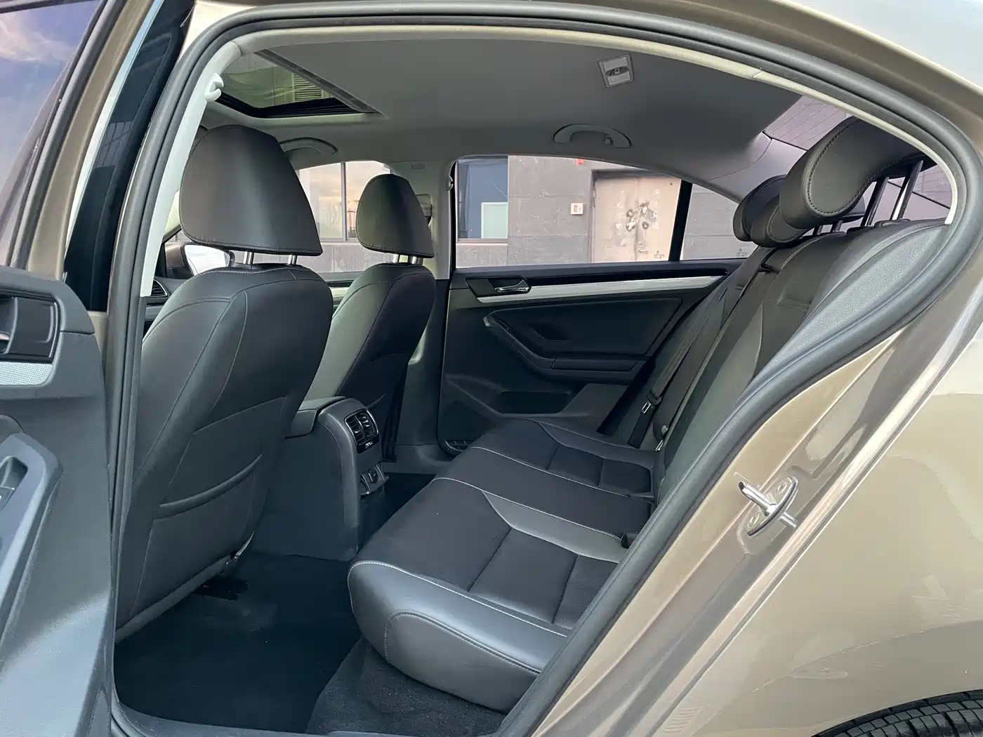 Volkswagen Sagitar 2017 1.6L Automatic Comfort фото 7