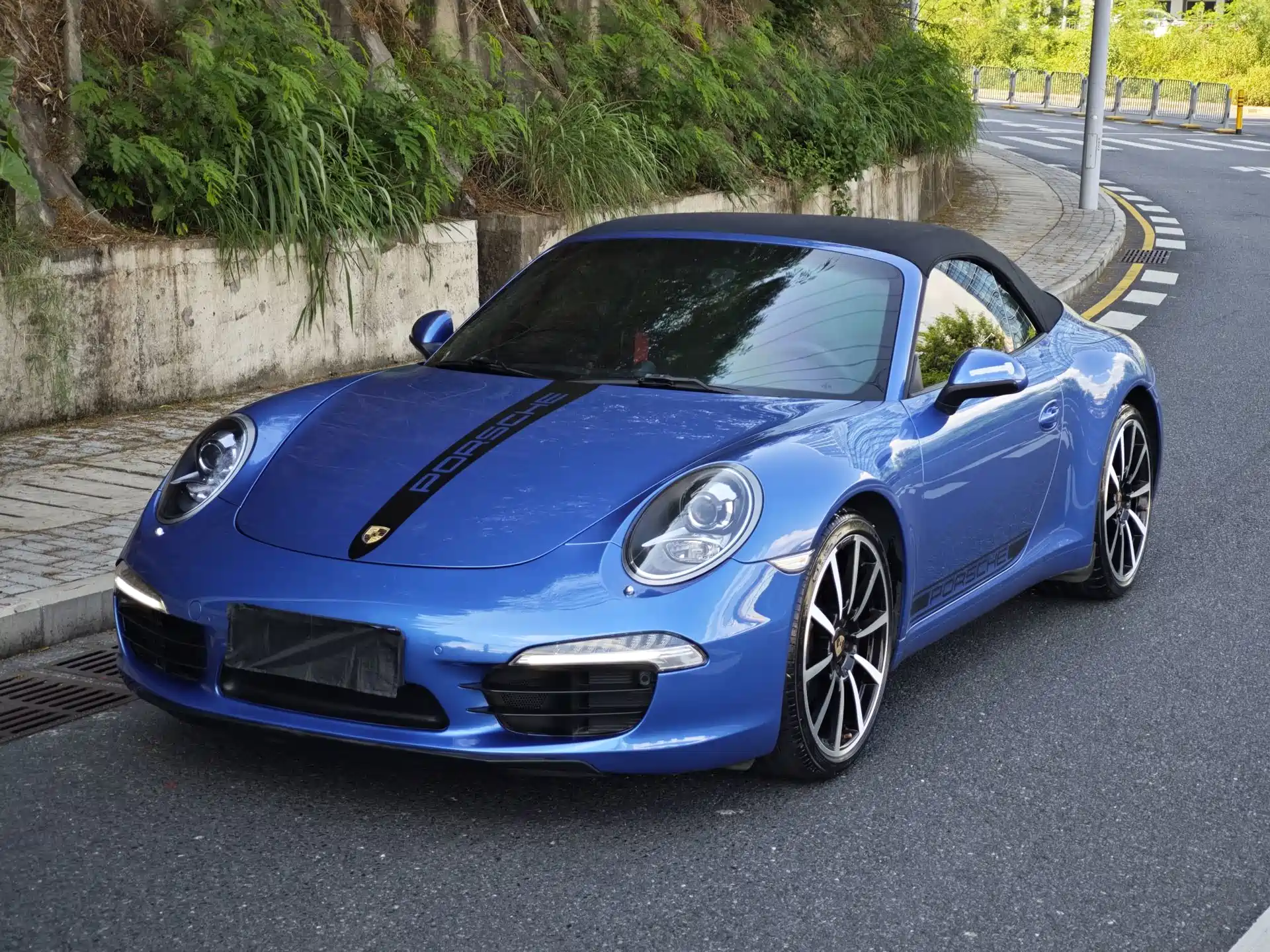 Photo 1 - Porsche 911