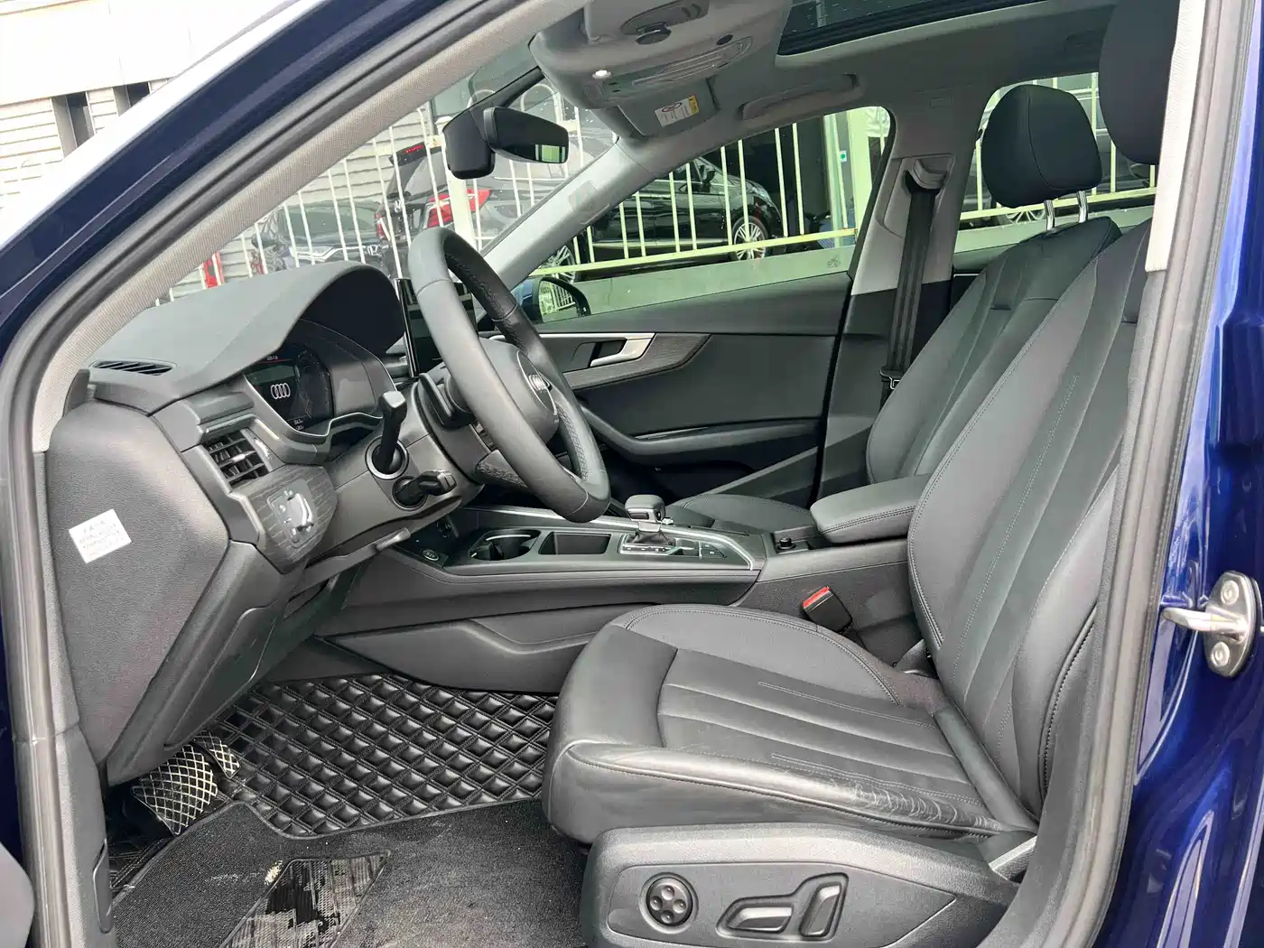 Фото 13 - Audi A4 (Import)