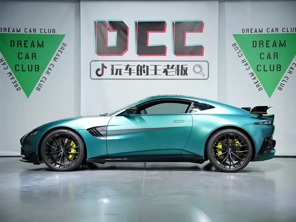 Фото 42 - Aston Martin Vantage