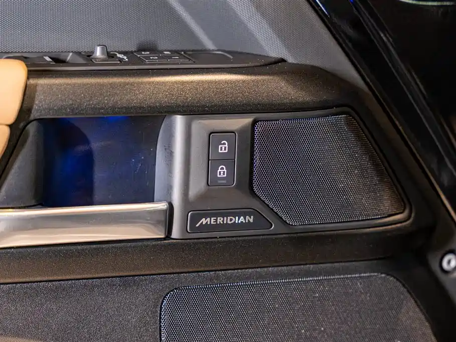 LAND ROVER GUARD