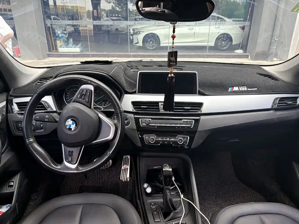 BMW X1 2016 sDrive18Li Premium Model фото 5