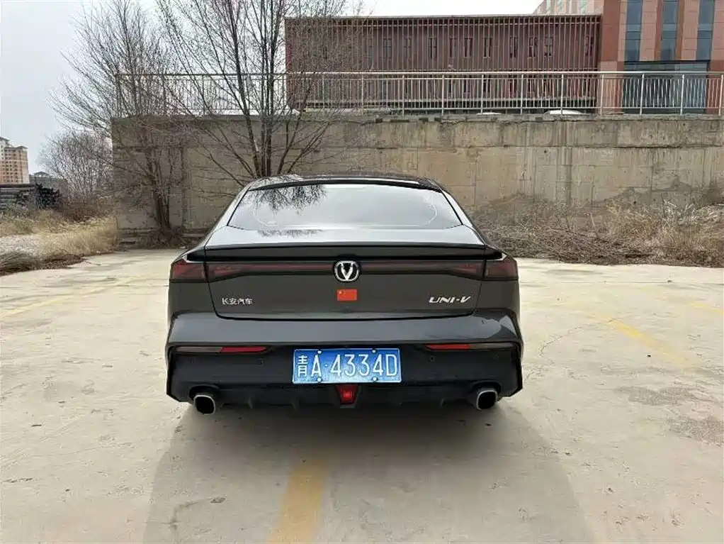CHANGAN UNI V