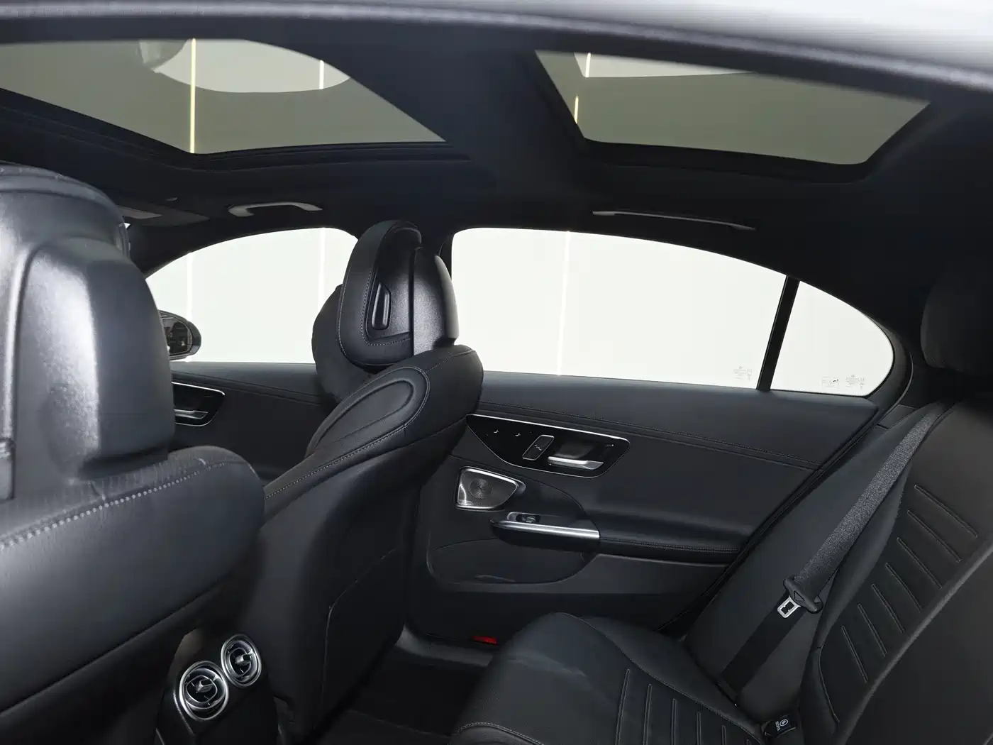Mercedes-Benz C-Class 2025 C 260 L Night Sport Edition фото 23