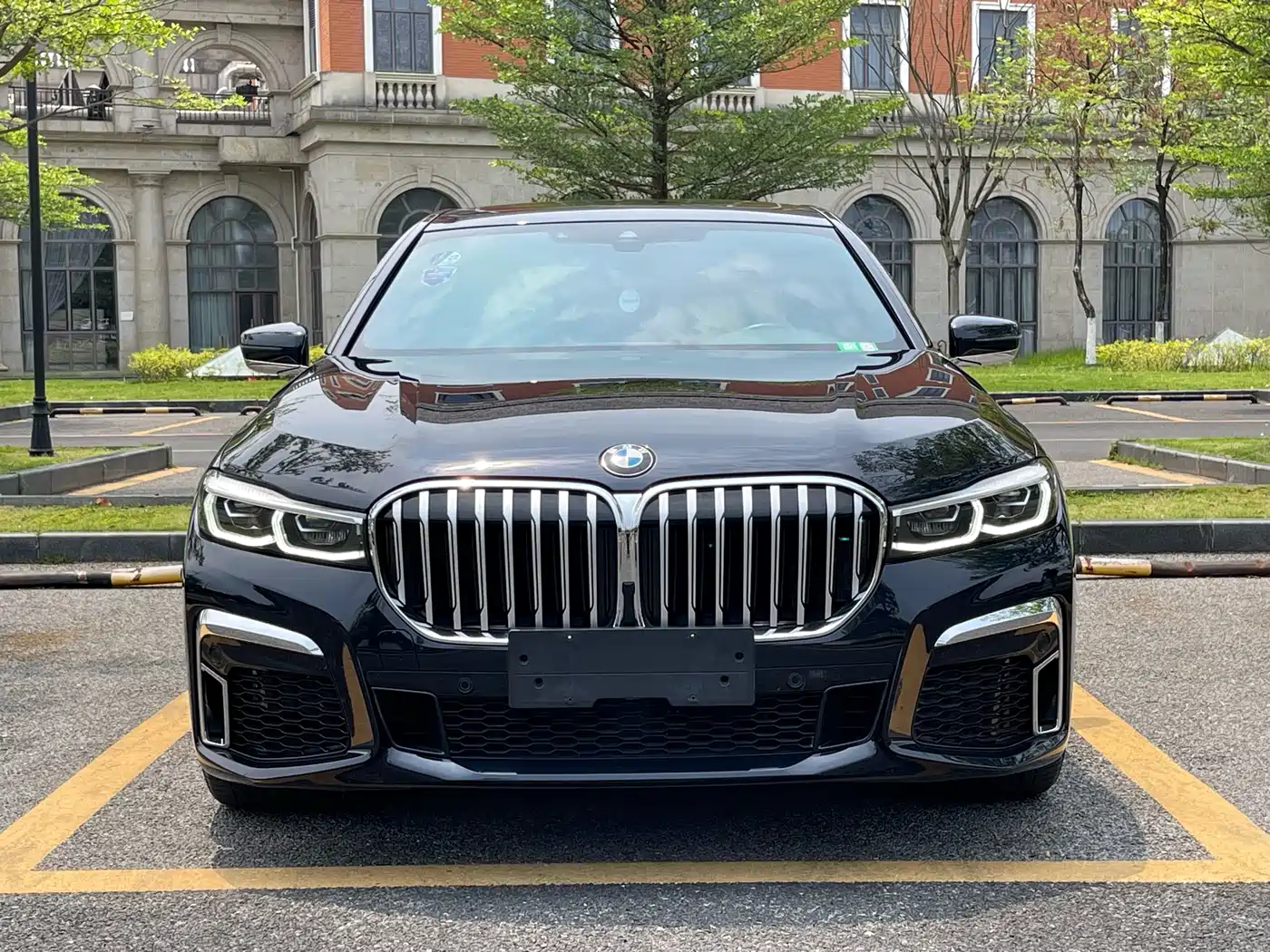 BMW 7 Series 2021 Model 740Li Leading M Sport Package фото 2