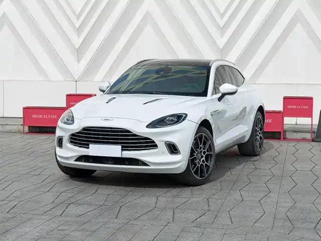 ASTON MARTIN DBX