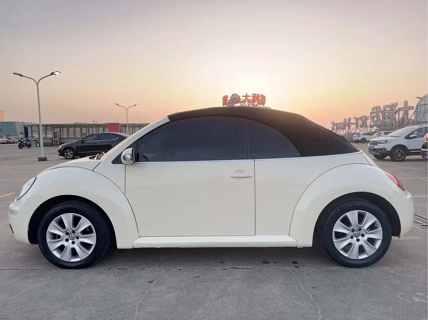 Volkswagen Beetle 2009 2.0 AT Top Convertible фото 7