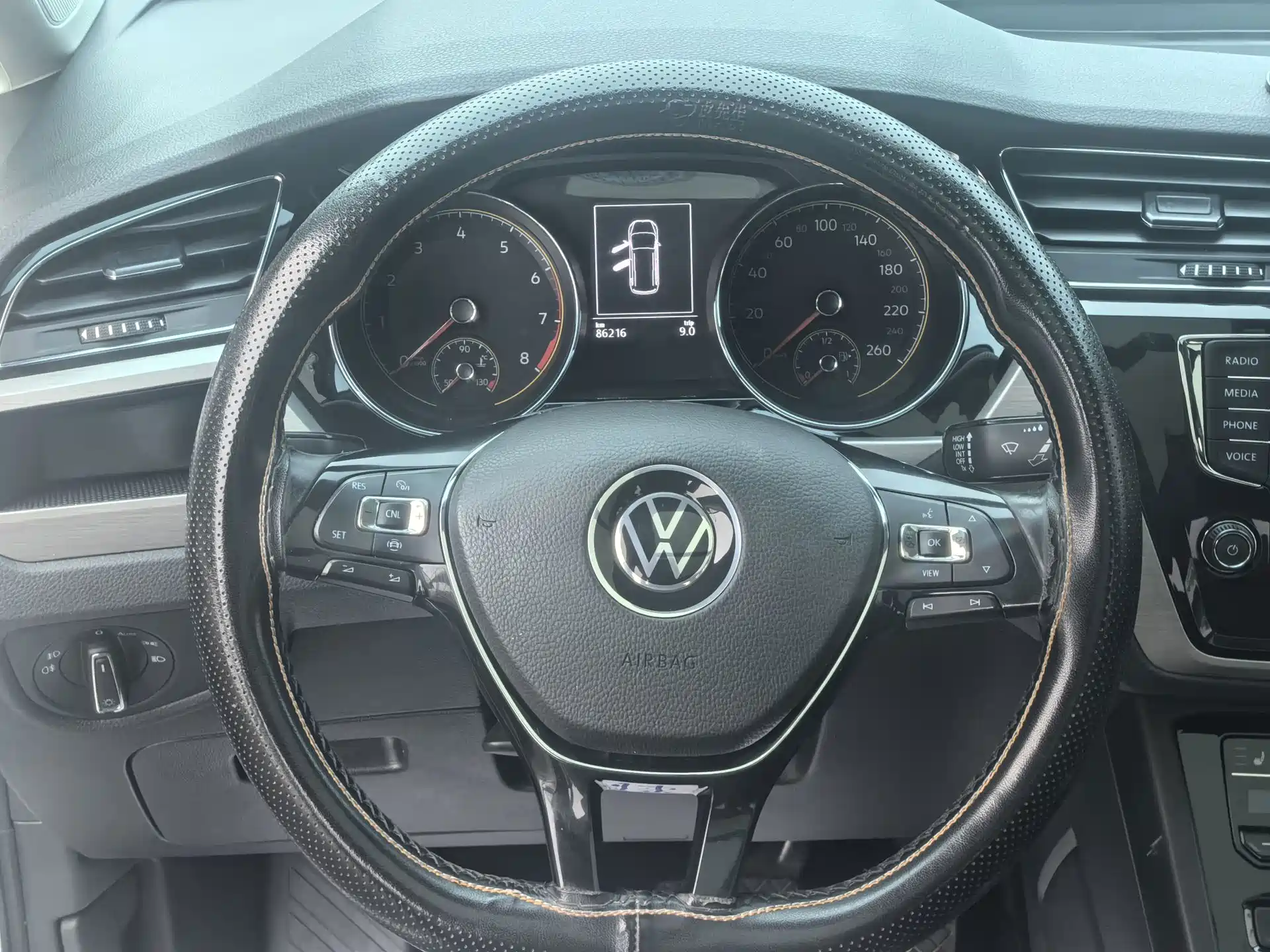 Фото 10 - Volkswagen Touran