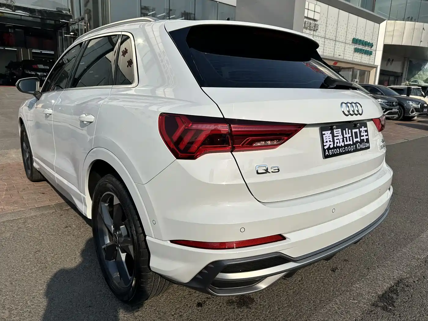 AUDI Q3