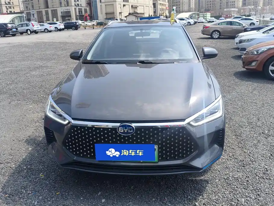 BYD E2