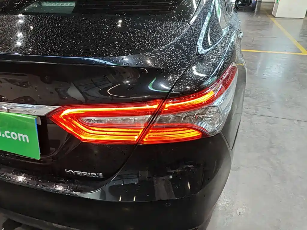 Фото 24 - Toyota Camry