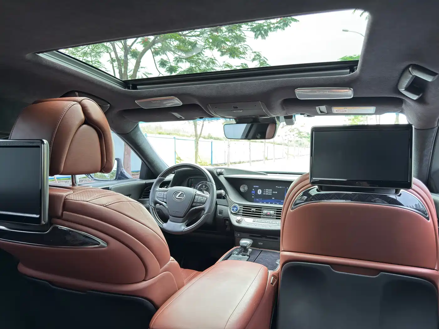 Lexus LS 2018 500h Executive Edition China V фото 13