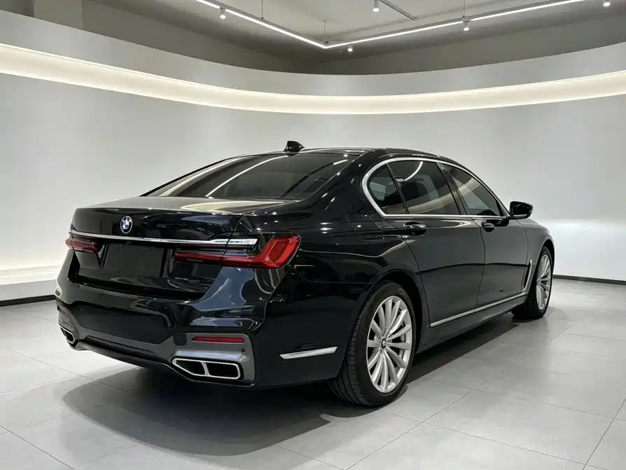 Photo 5 - BMW 7 Series